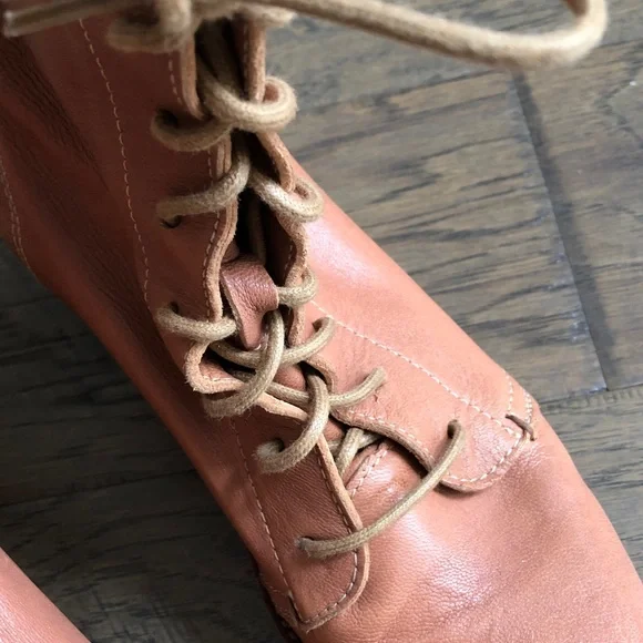 Frye Lace Up Tan Leather Boots women’s Sz 8 - Picture 4 of 14